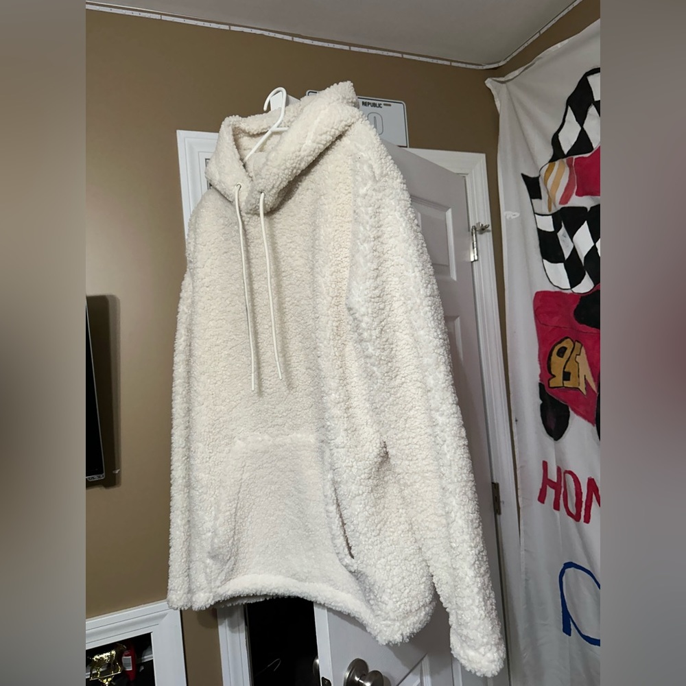 Men’s Large White Wool Sherpa.